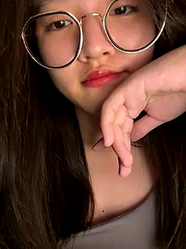 Snapshot of Krixxi22 chatting on September 19, 3:33 pm Krixxi22 online show from September 19, 3:33 pm