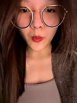 Snapshot of Krixxi22 chatting on September 18, 3:32 pm Krixxi22 online show from September 18, 3:32 pm