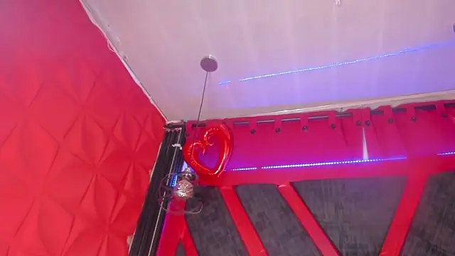 Snapshot of Taylor-hardcore chatting on October 31, 3:38 pm Taylor-hardcore online show from October 31, 3:38 pm