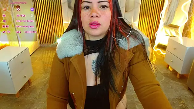 Snapshot of martinna_tay chatting on October 3, 3:33 am martinna tay online show from October 3, 3:33 am