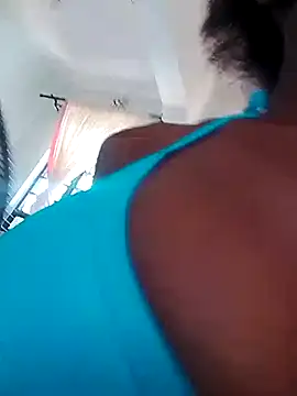 LOVELY-2BERRY online show from April 8, 9:00 am