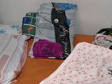 Snapshot of trina_kay chatting on October 15, 11:02 am trina kay online show from October 15, 11:02 am