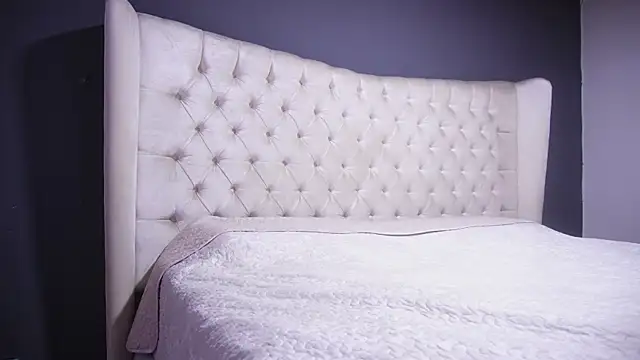 nichole bree  online show from October 20, 11:35 am