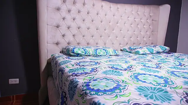 nichole bree  online show from October 29, 11:03 am