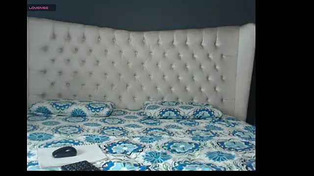 nichole bree  online show from September 12, 11:18 am