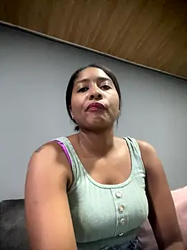 Snapshot of Berry_Bans chatting on October 20, 10:24 pm Berry Bans online show from October 20, 10:24 pm