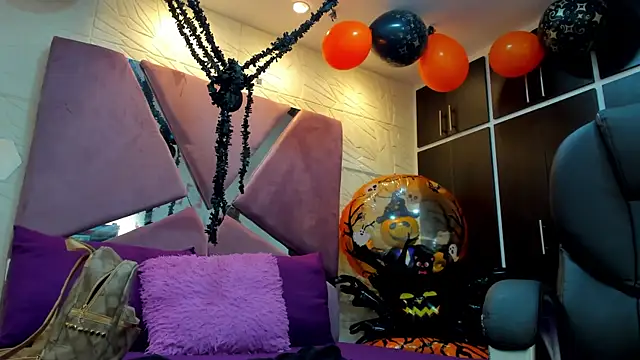 Charlotte Ice1 online show from October 13, 4:53 pm