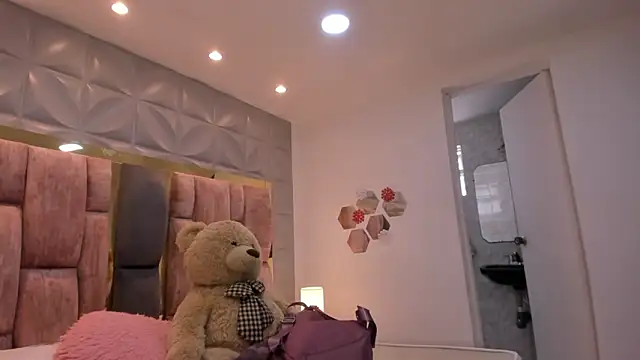 Charlotte Ice1 online show from March 21, 4:23 pm