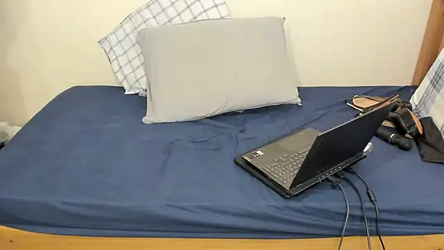 AvaNyxx online show from December 19, 4:27 am