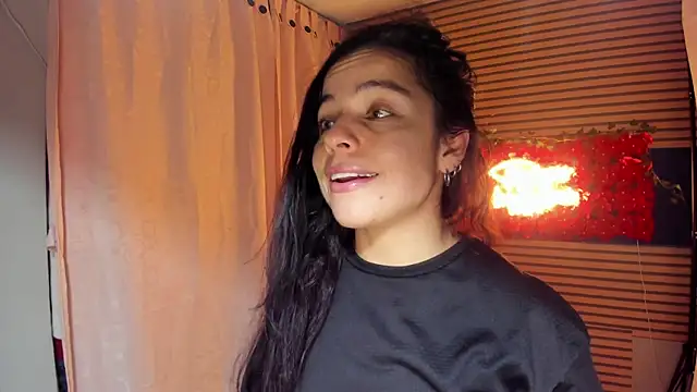 Snapshot of rosse_2504 chatting on October 14, 5:15 pm rosse 2504 online show from October 14, 5:15 pm