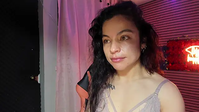 Snapshot of rosse_2504 chatting on October 13, 9:34 am rosse 2504 online show from October 13, 9:34 am