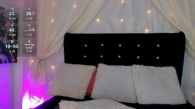 Laurablue online show from November 18, 8:10 pm