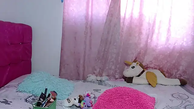 Snapshot of kiara_milf_ chatting on September 25, 7:45 pm kiara milf online show from September 25, 7:45 pm