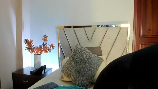 AlissaNix online show from January 5, 11:30 pm