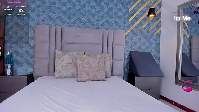 Snapshot of NiiaMoore chatting on October 9, 9:30 pm NiiaMoore online show from October 9, 9:30 pm