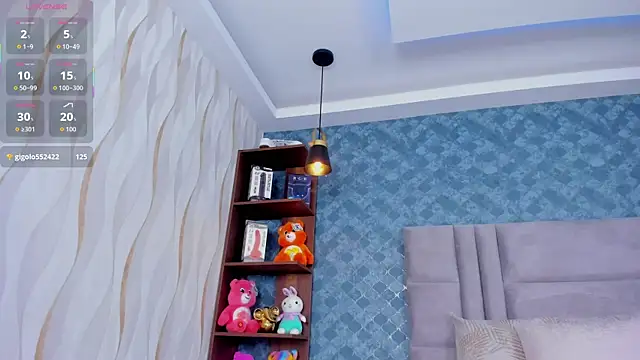 NiiaMoore online show from April 2, 7:55 pm