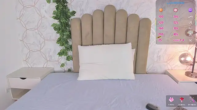 Snapshot of Roma__love chatting on October 6, 12:11 pm Roma love online show from October 6, 12:11 pm