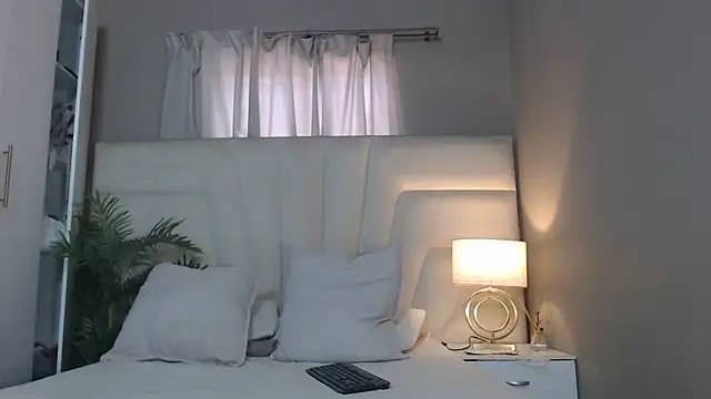 naughtyblackdolie online show from April 3, 10:13 am