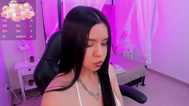 Hanna  Becker  online show from September 30, 3:34 am