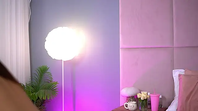 Snapshot of AlmaLuv chatting on September 15, 3:48 am AlmaLuv online show from September 15, 3:48 am