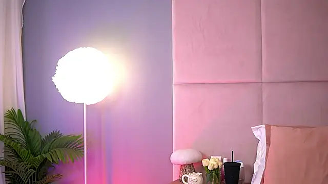 Snapshot of AlmaLuv chatting on October 11, 4:28 am AlmaLuv online show from October 11, 4:28 am