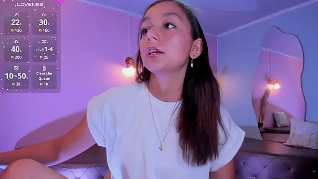 Snapshot of katy_sweet19 chatting on October 20, 6:33 pm katy sweet19 online show from October 20, 6:33 pm