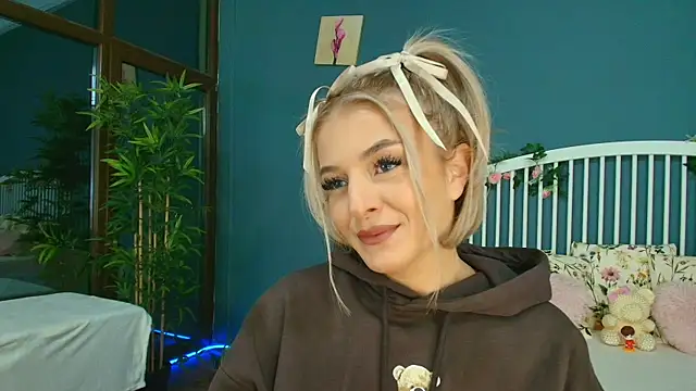 Snapshot of AlicePirs chatting on October 23, 4:18 am AlicePirs online show from October 23, 4:18 am