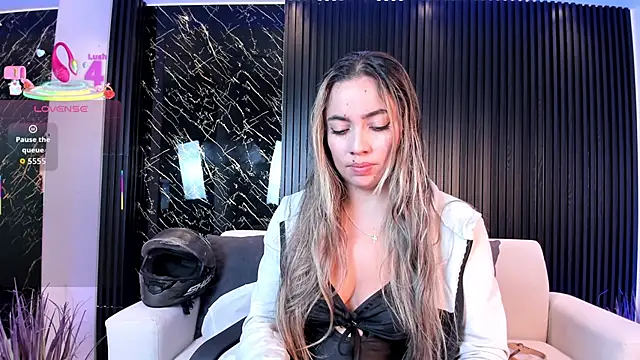 Snapshot of Alessia_Taylorr chatting on October 14, 12:08 pm Alessia Taylorr online show from October 14, 12:08 pm