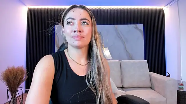 Snapshot of Alessia_Taylorr chatting on October 6, 11:27 am Alessia Taylorr online show from October 6, 11:27 am