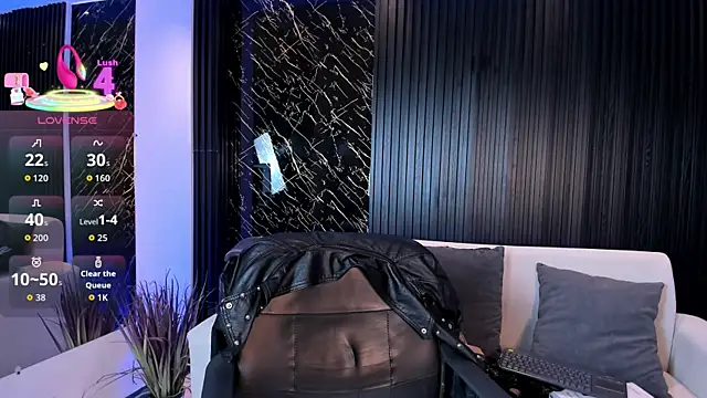 Snapshot of Alessia_Taylorr chatting on October 13, 11:57 am Alessia Taylorr online show from October 13, 11:57 am