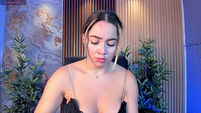 Snapshot of Alessia_Taylorr chatting on September 30, 12:33 pm Alessia Taylorr online show from September 30, 12:33 pm