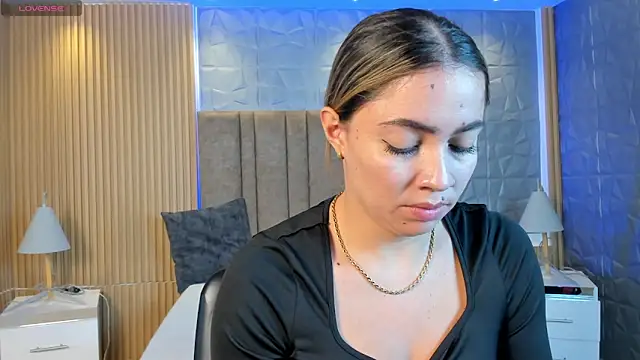 Snapshot of Alessia_Taylorr chatting on October 3, 3:06 pm Alessia Taylorr online show from October 3, 3:06 pm