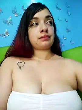 Snapshot of Evelyn_pink1 chatting on October 9, 4:22 pm Evelyn pink1 online show from October 9, 4:22 pm