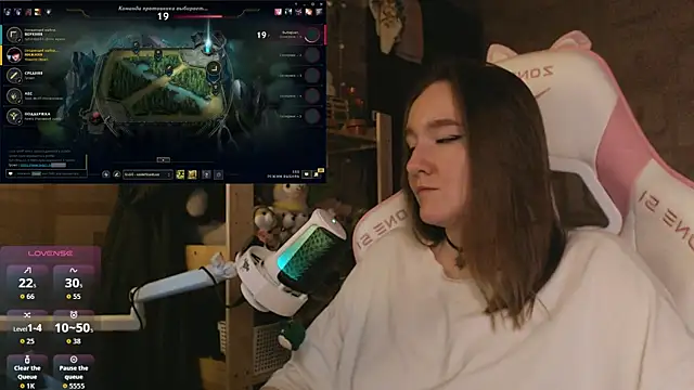 MoonlishSiren online show from April 28, 5:28 pm