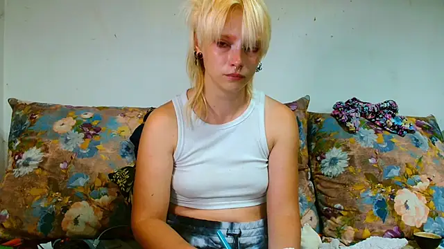 Sophie Bell online show from August 9, 8:23 pm