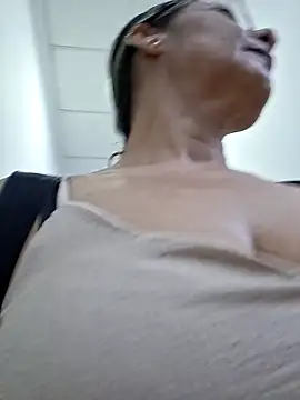 Snapshot of Mia-funny20 chatting on October 2, 9:20 pm Mia-funny20 online show from October 2, 9:20 pm