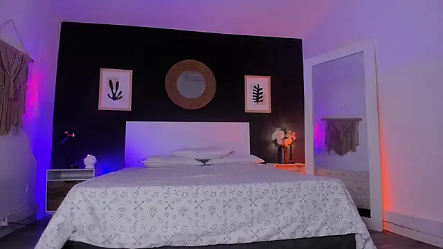 VioletPaket online show from November 4, 11:37 am