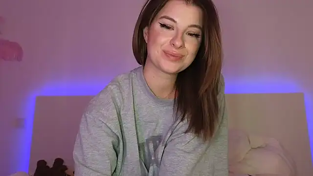 Snapshot of Mia-Minou chatting on September 22, 9:35 pm Mia-Minou online show from September 22, 9:35 pm