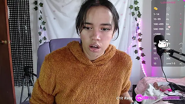 Snapshot of sophie_north chatting on October 2, 6:46 pm sophie north online show from October 2, 6:46 pm