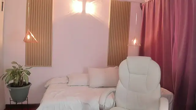 mia nevaeh online show from October 4, 5:17 pm