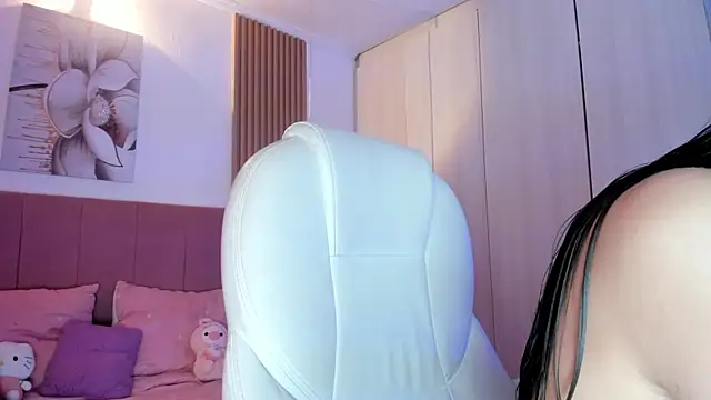 mia nevaeh online show from April 10, 8:15 pm