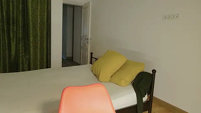 Snapshot of VioletCatt chatting on October 31, 6:39 am VioletCatt online show from October 31, 6:39 am