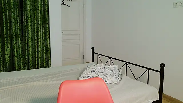 Snapshot of VioletCatt chatting on September 24, 6:01 am VioletCatt online show from September 24, 6:01 am