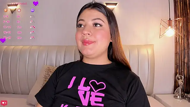 Snapshot of Zuzu_sweet chatting on October 29, 7:27 pm Zuzu sweet online show from October 29, 7:27 pm