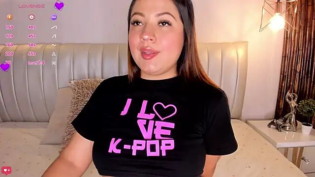 Snapshot of Zuzu_sweet chatting on October 14, 7:27 pm Zuzu sweet online show from October 14, 7:27 pm