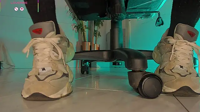 charlotte  grey online show from December 3, 8:00 pm