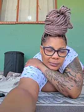 Snapshot of ExclusiveLeexx chatting on October 16, 10:51 am ExclusiveLeexx online show from October 16, 10:51 am