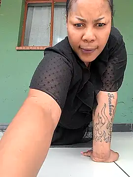 Snapshot of ExclusiveLeexx chatting on October 9, 12:42 pm ExclusiveLeexx online show from October 9, 12:42 pm