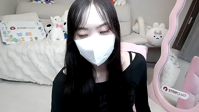 Snapshot of momo_room chatting on October 2, 10:53 am momo room online show from October 2, 10:53 am