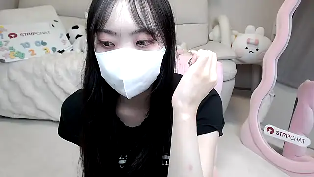 Snapshot of momo_room chatting on October 6, 10:43 am momo room online show from October 6, 10:43 am